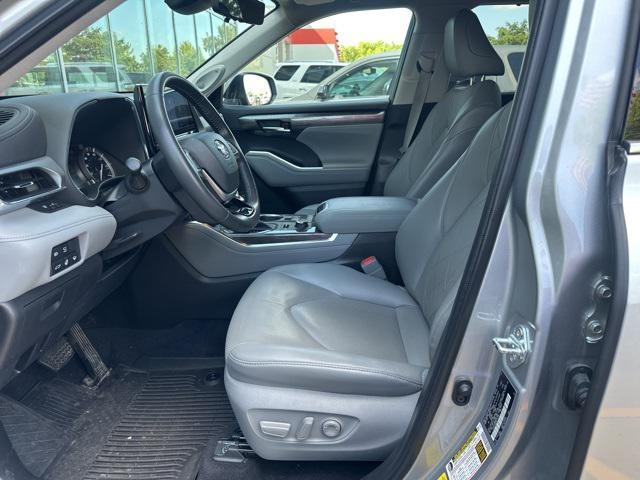 used 2022 Toyota Highlander car, priced at $44,800