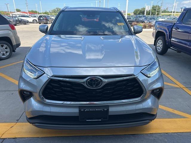 used 2022 Toyota Highlander car, priced at $44,800