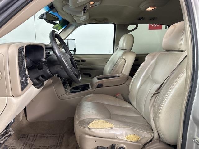 used 2004 Chevrolet Suburban car, priced at $5,300