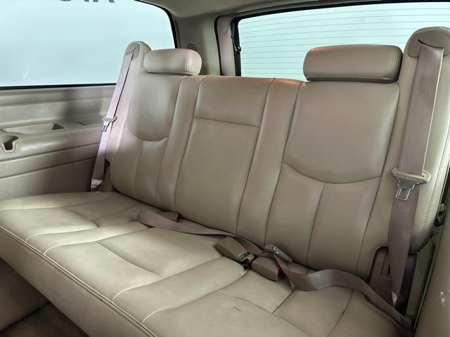 used 2004 Chevrolet Suburban car, priced at $5,300