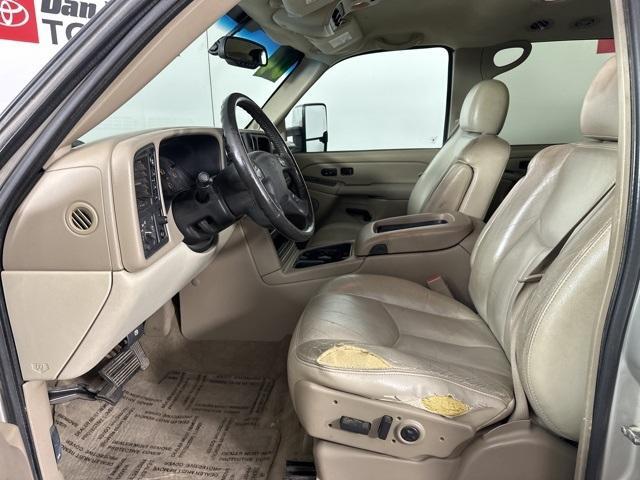 used 2004 Chevrolet Suburban car, priced at $5,300