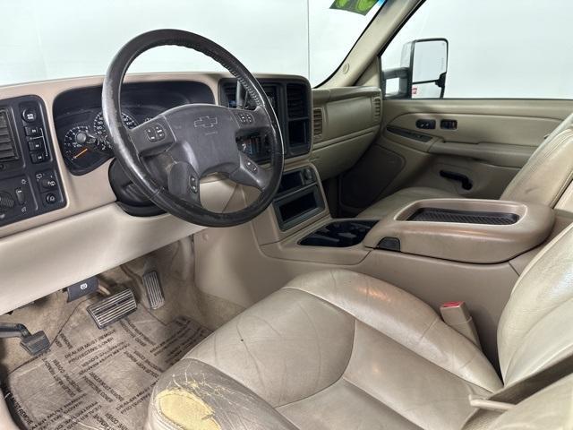 used 2004 Chevrolet Suburban car, priced at $5,300