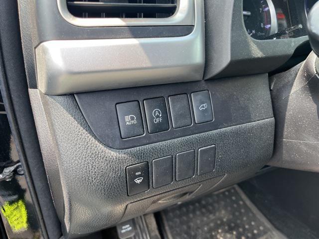 used 2018 Toyota Highlander car, priced at $25,296