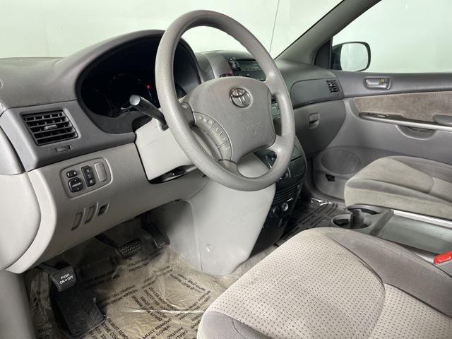 used 2007 Toyota Sienna car, priced at $1,400
