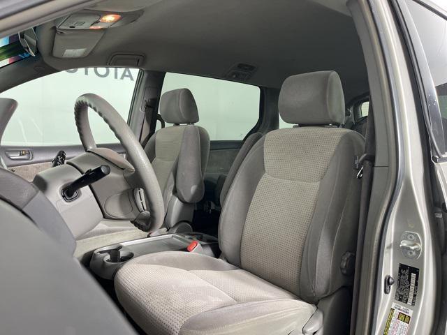 used 2007 Toyota Sienna car, priced at $1,400