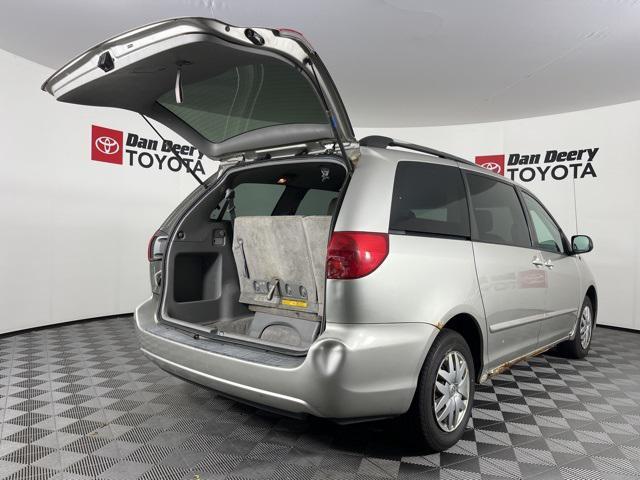 used 2007 Toyota Sienna car, priced at $1,400