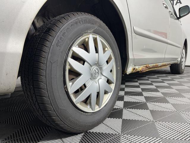 used 2007 Toyota Sienna car, priced at $1,400