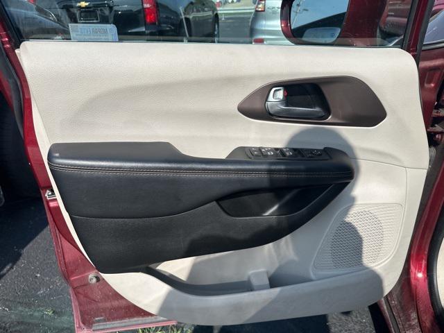 used 2017 Chrysler Pacifica car