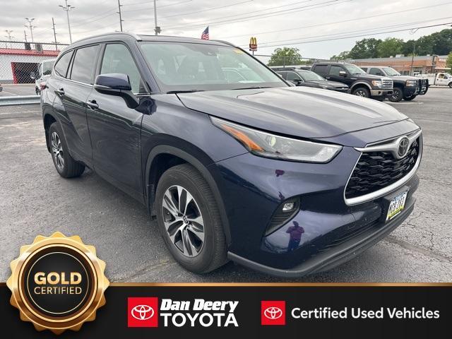 used 2022 Toyota Highlander car, priced at $41,800