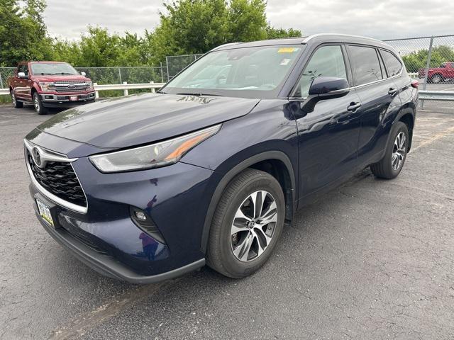 used 2022 Toyota Highlander car, priced at $40,274