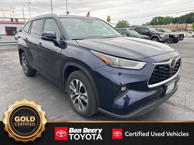used 2022 Toyota Highlander car, priced at $40,274