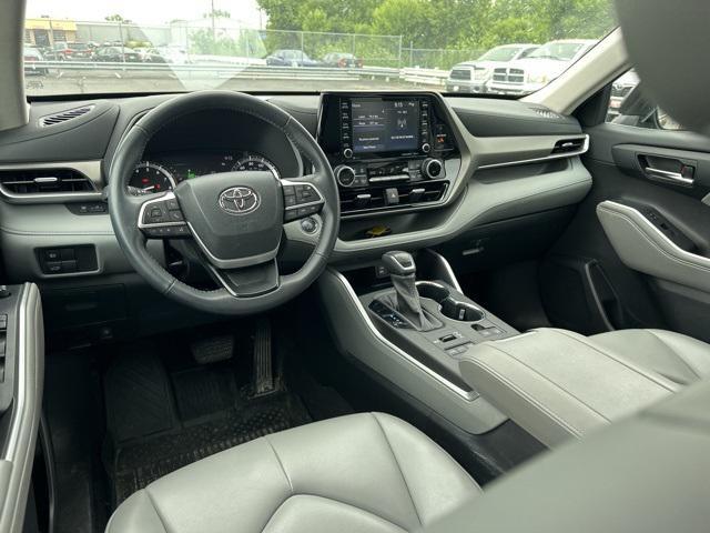 used 2022 Toyota Highlander car, priced at $40,274