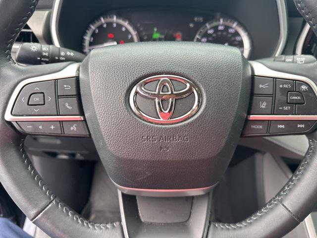 used 2022 Toyota Highlander car, priced at $40,274