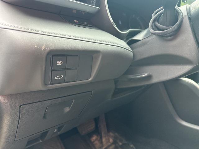 used 2021 Toyota Highlander car, priced at $35,423