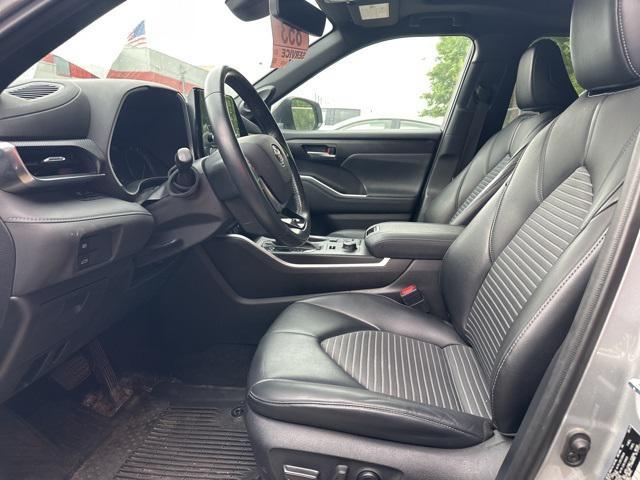 used 2021 Toyota Highlander car, priced at $35,423