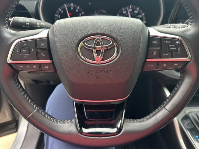 used 2021 Toyota Highlander car, priced at $35,423