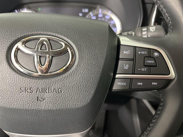 used 2023 Toyota Highlander car, priced at $34,470