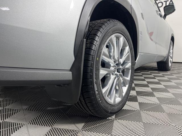 used 2022 Toyota Highlander car, priced at $44,153