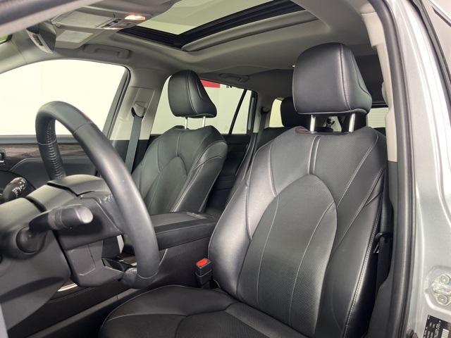 used 2022 Toyota Highlander car, priced at $44,153
