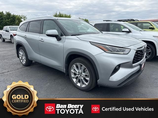 used 2022 Toyota Highlander car, priced at $43,100