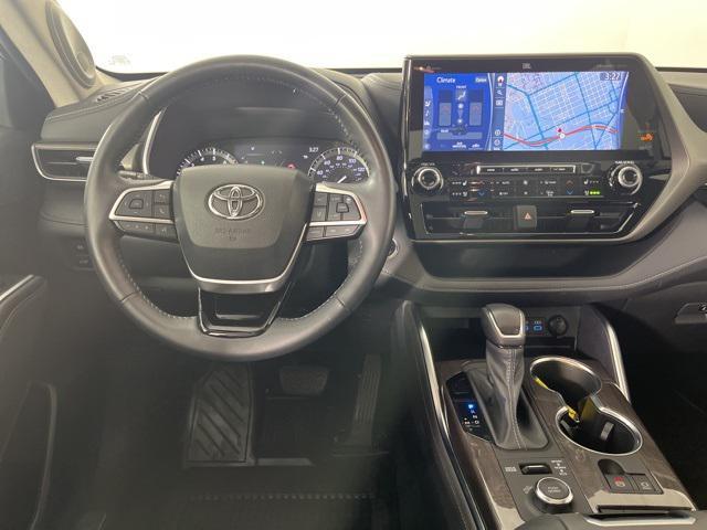 used 2022 Toyota Highlander car, priced at $42,255