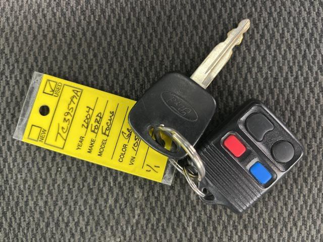 used 2004 Ford Focus car, priced at $1,000
