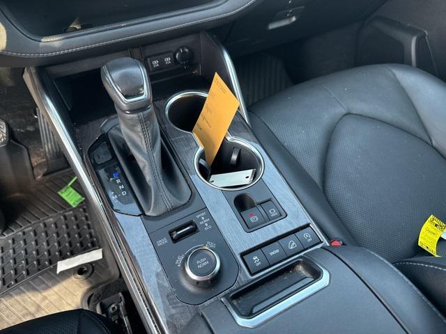 used 2021 Toyota Highlander car, priced at $39,700