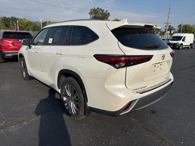 used 2021 Toyota Highlander car, priced at $39,700