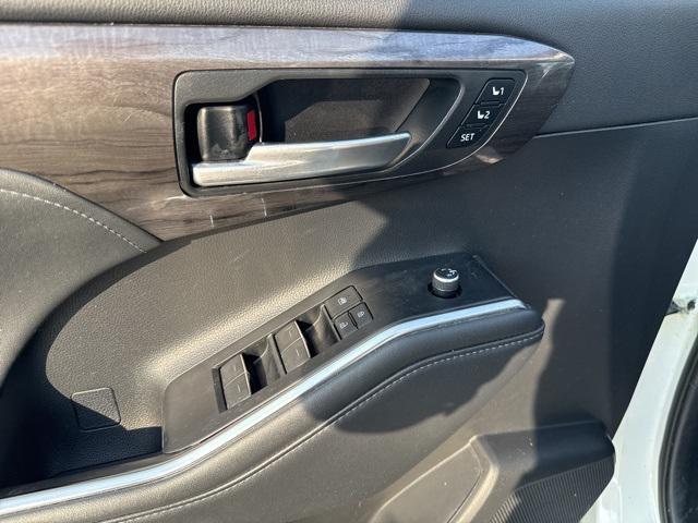 used 2021 Toyota Highlander car, priced at $39,700