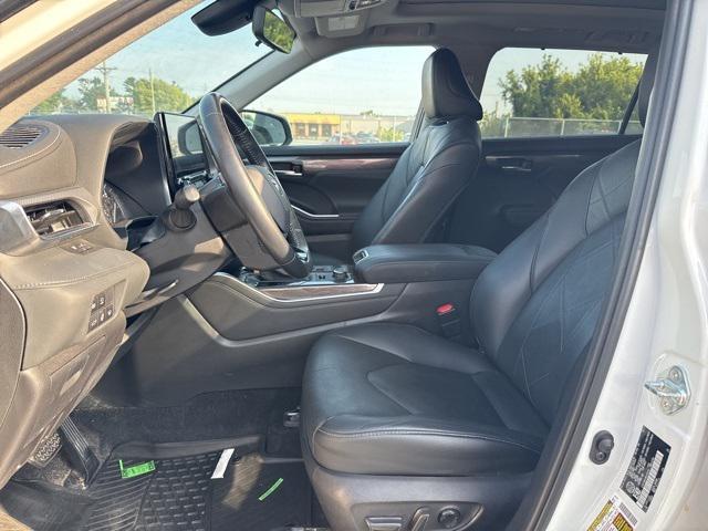 used 2021 Toyota Highlander car, priced at $39,700