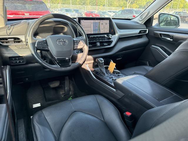 used 2021 Toyota Highlander car, priced at $39,700