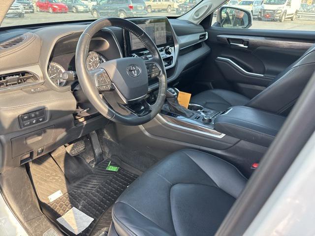 used 2021 Toyota Highlander car, priced at $39,700
