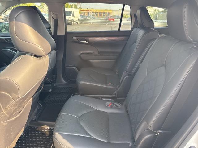 used 2021 Toyota Highlander car, priced at $39,700