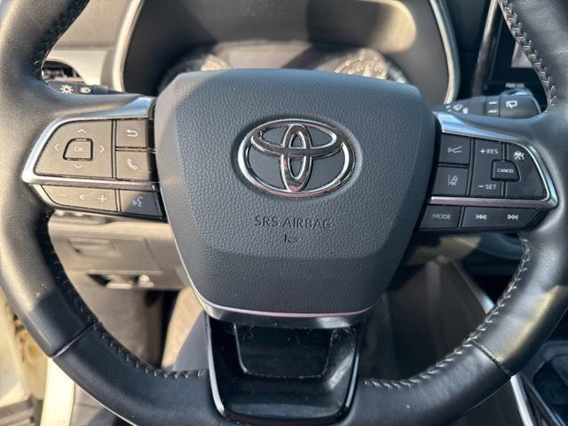 used 2021 Toyota Highlander car, priced at $39,700