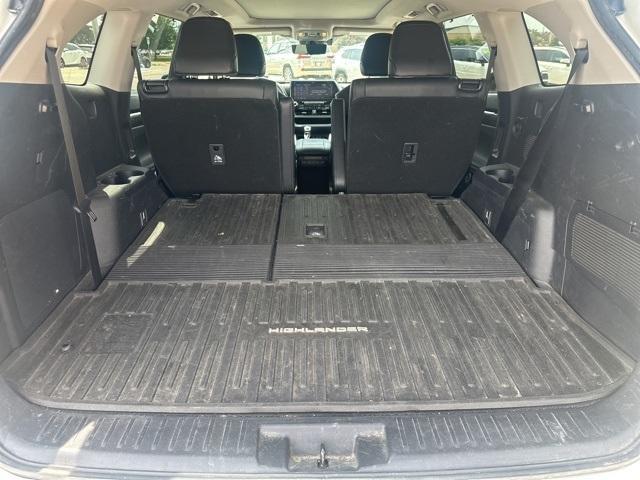 used 2020 Toyota Highlander car, priced at $31,900