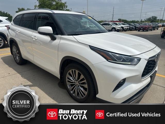 used 2020 Toyota Highlander car, priced at $31,900