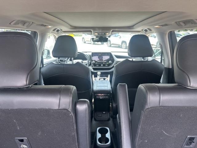 used 2020 Toyota Highlander car, priced at $31,900
