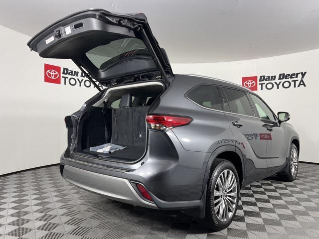 used 2023 Toyota Highlander car, priced at $43,777