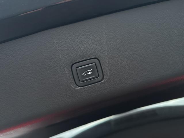 used 2021 Chevrolet Traverse car, priced at $28,400