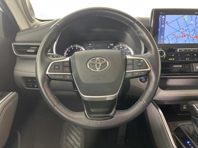 used 2022 Toyota Highlander car, priced at $36,711