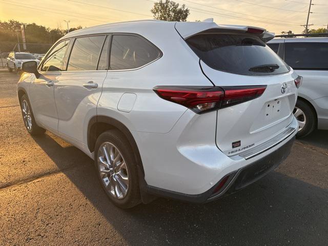 used 2022 Toyota Highlander car, priced at $37,191