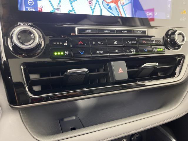 used 2022 Toyota Highlander car, priced at $36,711