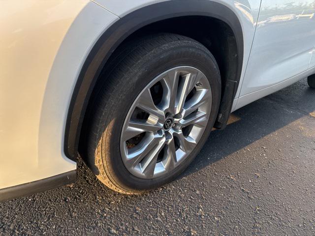 used 2022 Toyota Highlander car, priced at $37,191