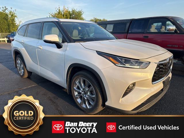 used 2022 Toyota Highlander car, priced at $37,191