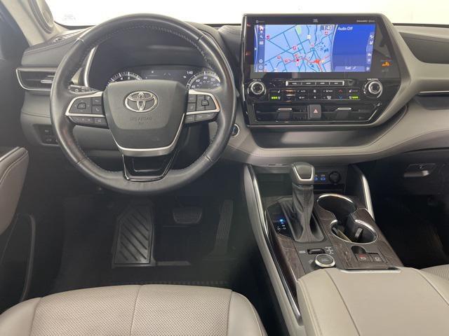 used 2022 Toyota Highlander car, priced at $36,711