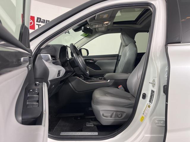 used 2022 Toyota Highlander car, priced at $36,711