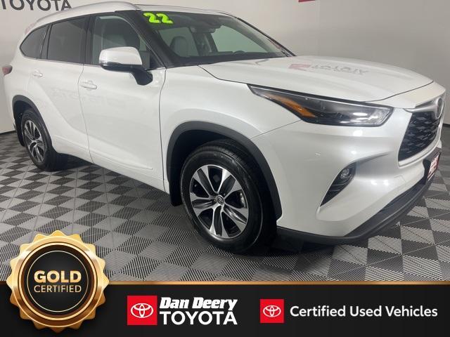 used 2022 Toyota Highlander car, priced at $40,800