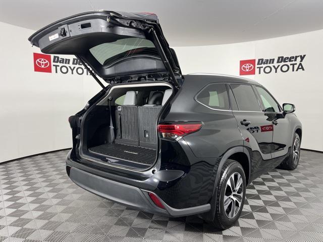 used 2022 Toyota Highlander car, priced at $42,800