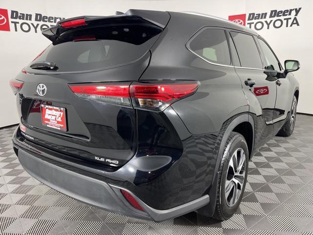 used 2022 Toyota Highlander car, priced at $42,800