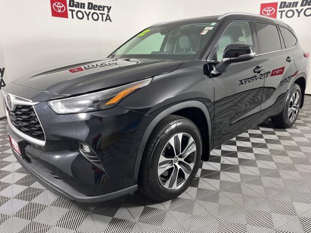 used 2022 Toyota Highlander car, priced at $42,800
